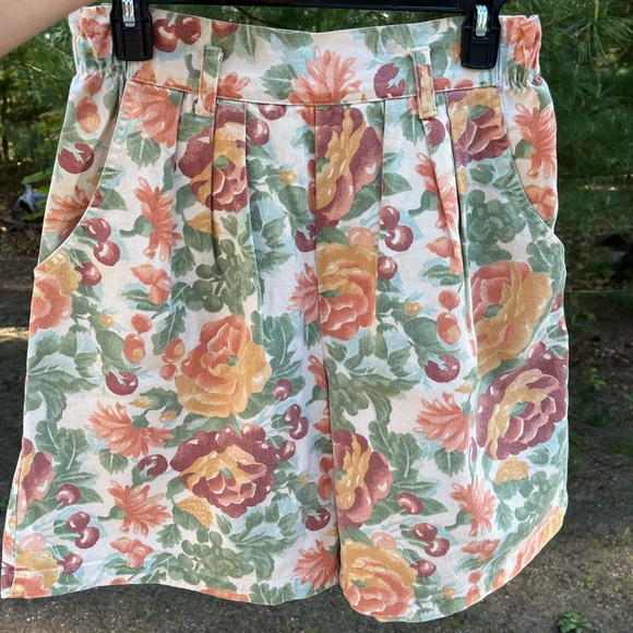 90s Floral Shorts - Picture 10 of 13
